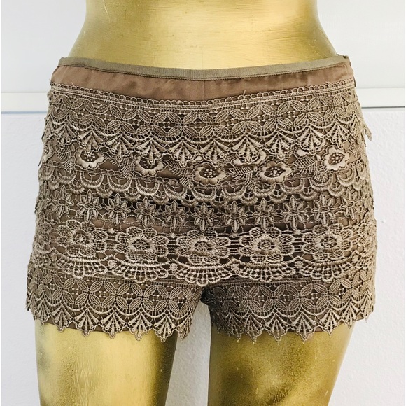 SAN SOUCI Champagne Golden Scalloped LACE SHORTS NWOT Small - Picture 8 of 8